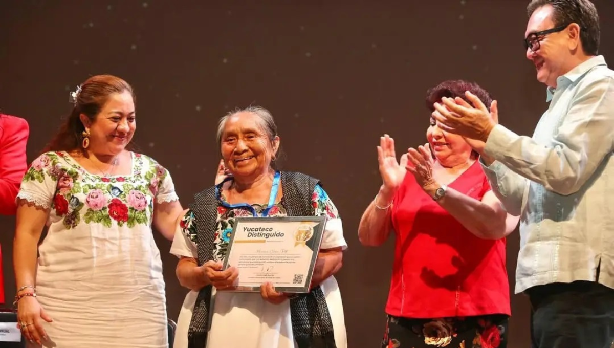 La ceremonia se realizó en el teatro José María Iturralde y Traconis La ceremonia se realizó en el teatro José María Iturralde y Traconis
