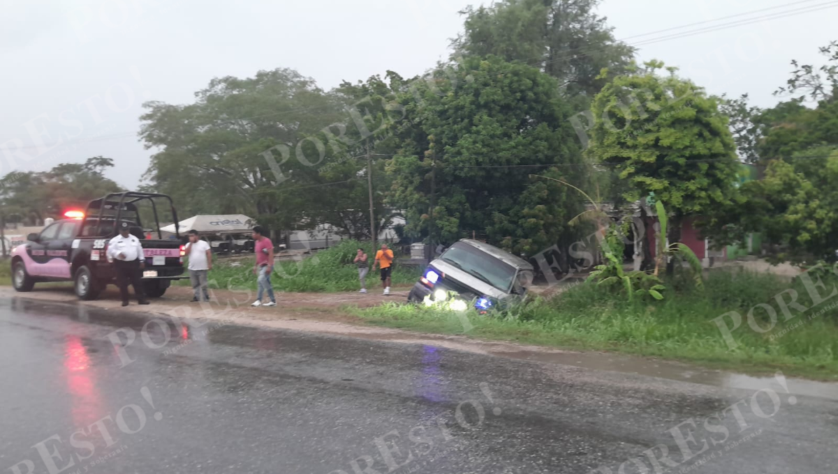 Arrestan a conductor en estado de ebriedad tras caer a una zanja en Campeche