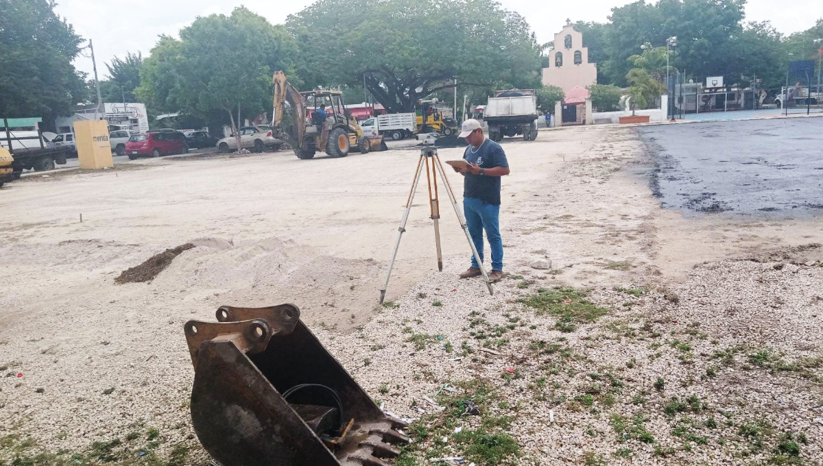 Personal de Mérida se encuentra trabajando en la plaza de Dzitya Personal de Mérida se encuentra trabajando en la plaza de Dzitya