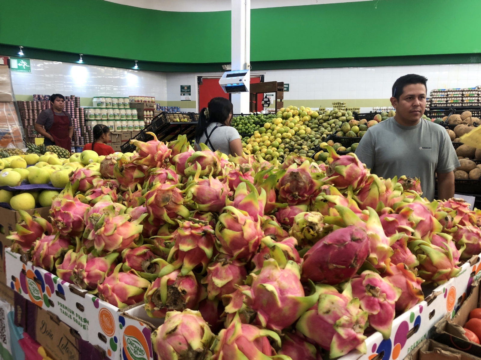 Esta fruta se trae de Felipe Carrillo Puerto y Kantunilki´n; es una tradicio´n para quintanarroenses Esta fruta se trae de Felipe Carrillo Puerto y Kantunilki´n; es una tradicio´n para quintanarroenses