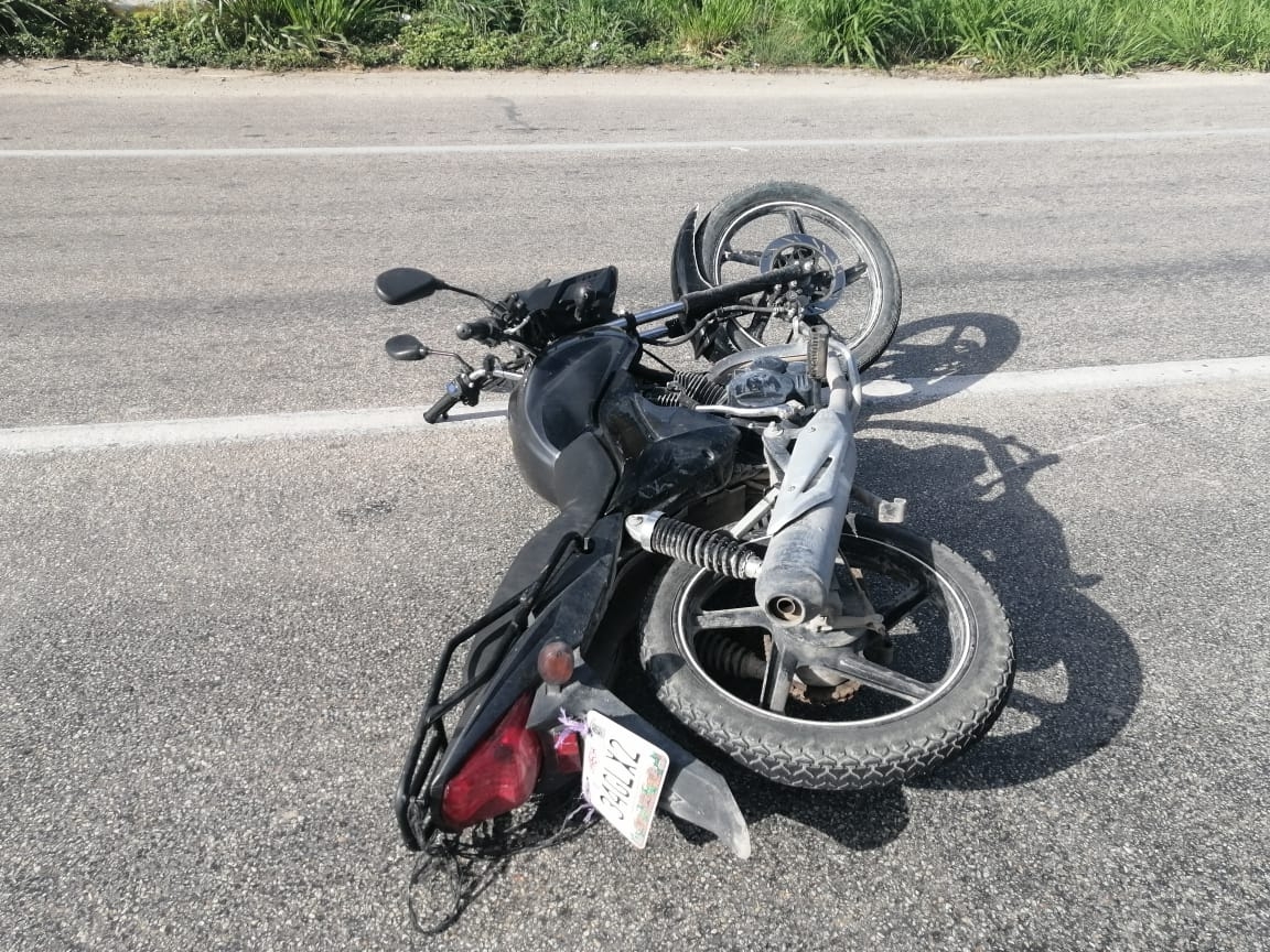 Motociclista resulta lesionado al impactarse contra una camioneta en Escárcega