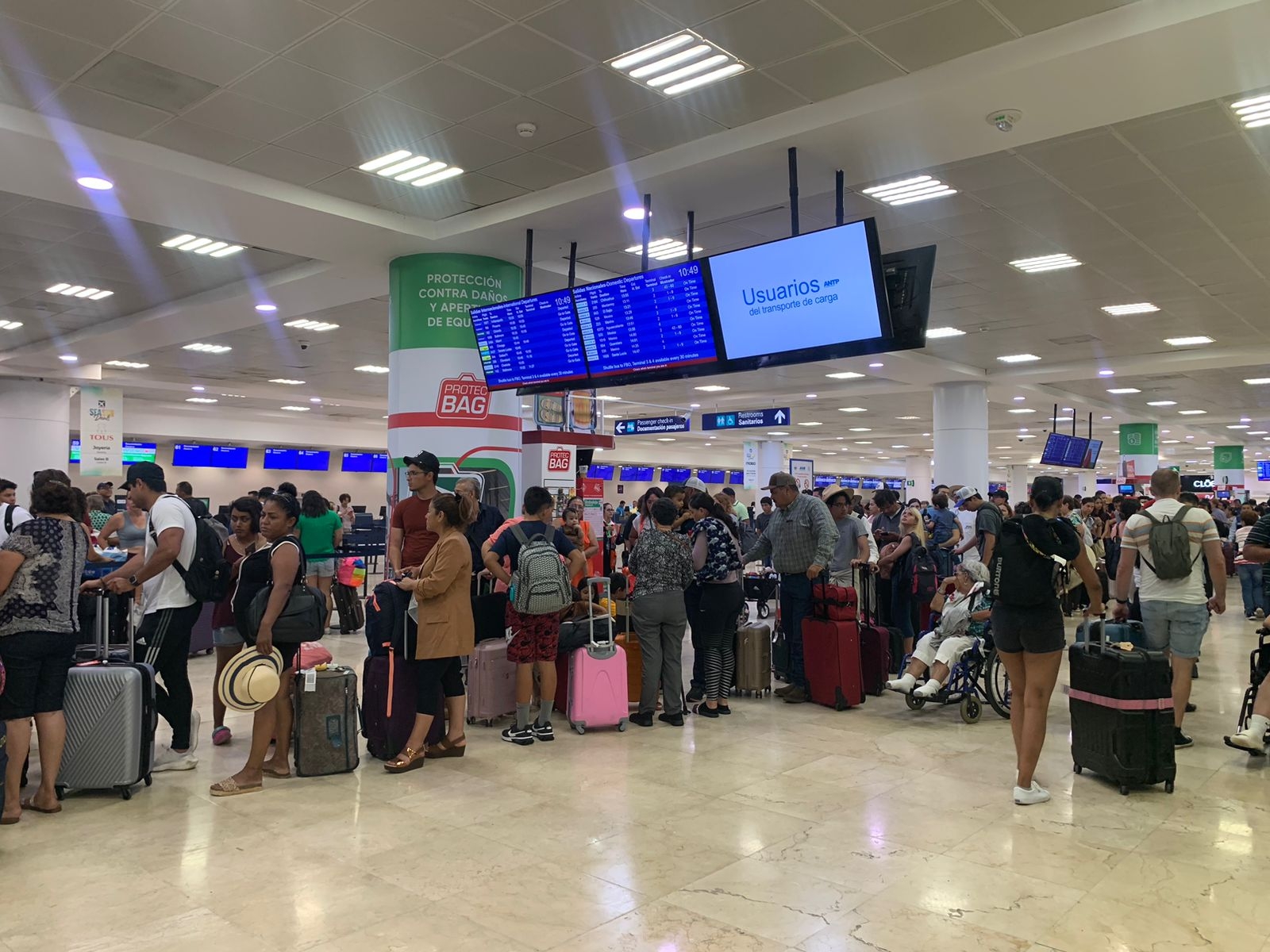 Se reportan tres vuelos retrasados este sábado