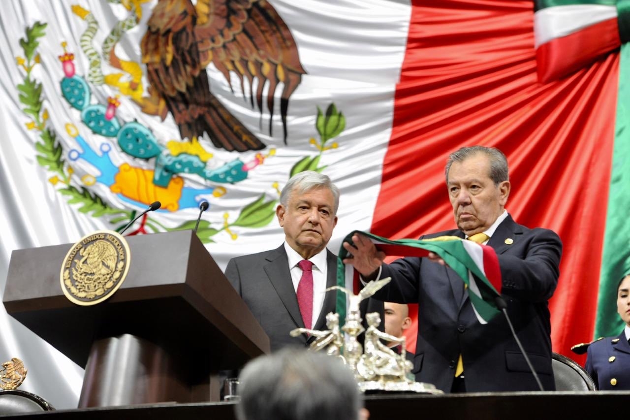 Muñoz Ledo fue el que le puso la banda presidencial a López Obrador en 2018
