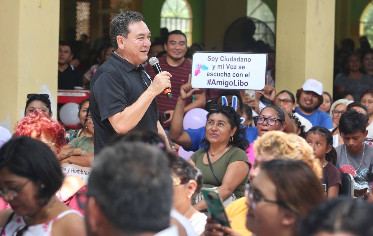 Liborio Vidal Aguilar recibió ayer numerosas muestras de afecto de sus simpatizantes en Tixcocob
