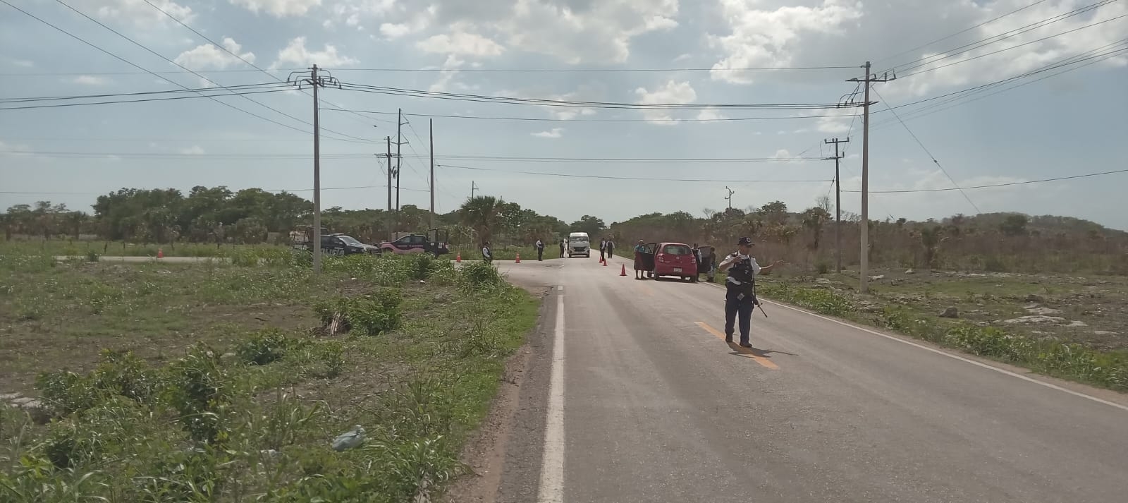 Al ver el operativo policiaco, el piloto de la avioneta abandonó el lugar con rumbo desconocido