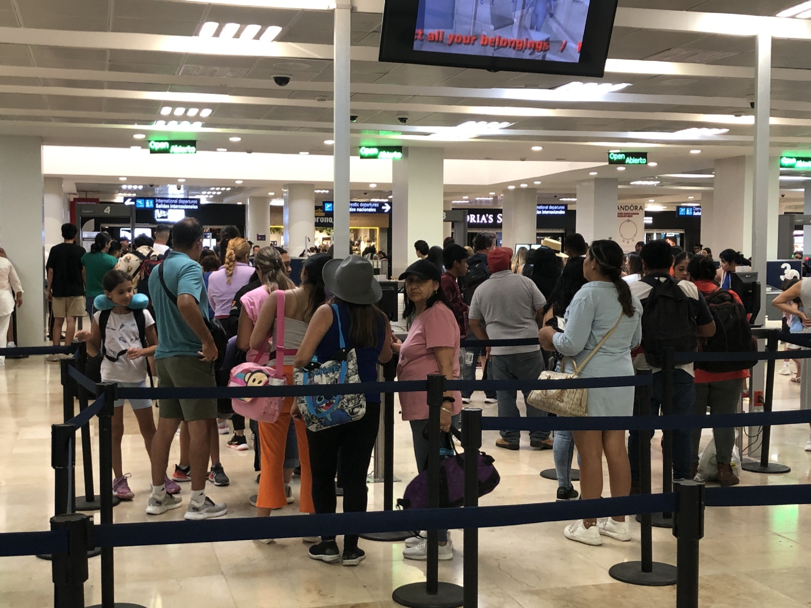 Las llegadas sumaron 300 y las salidas 296
