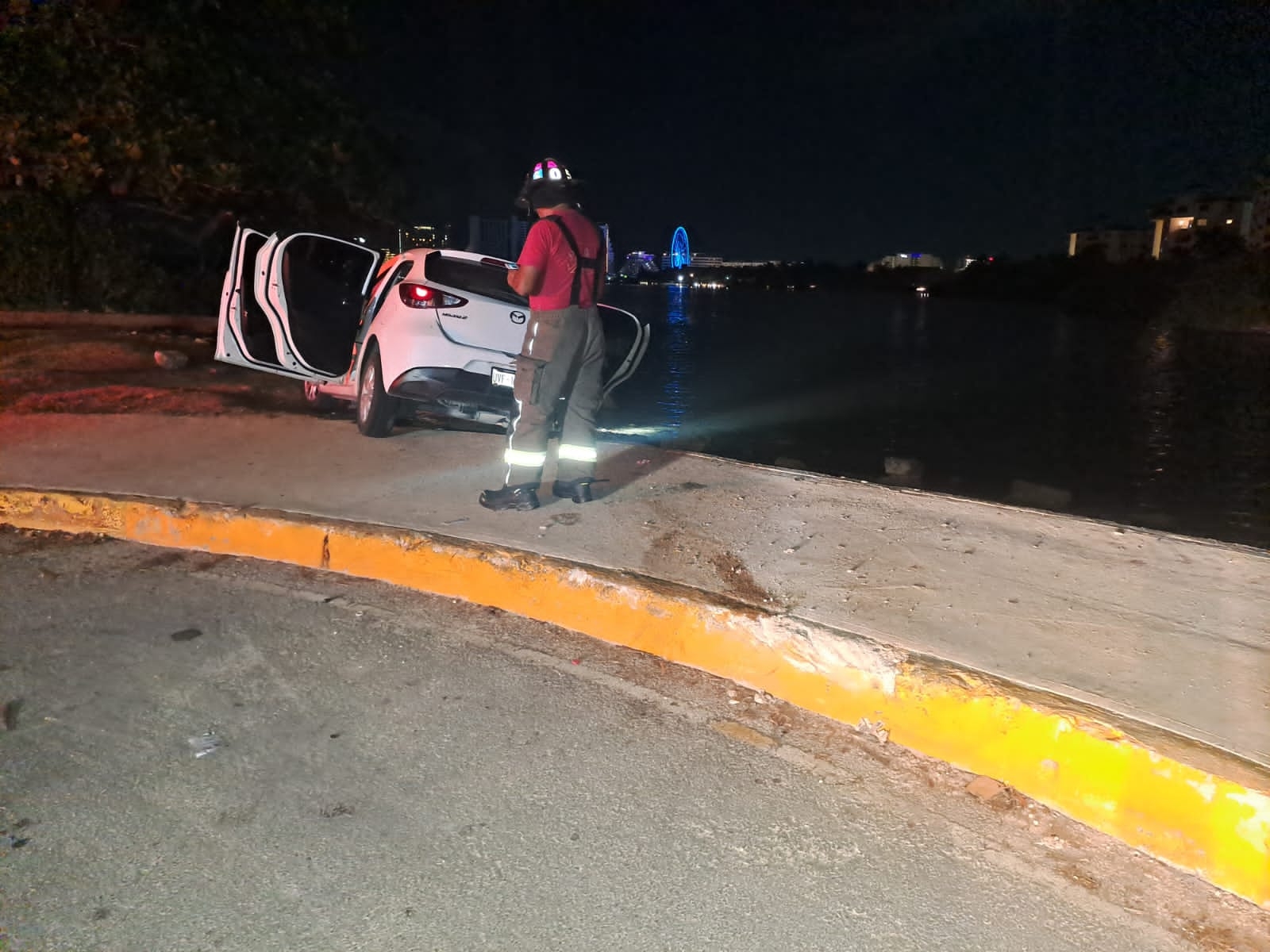 Cabe mencionar que el vehículo implicado en el accidente es un Mazda color blanco