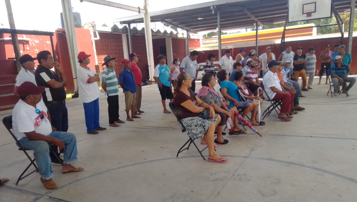 Campesinos exigen la destitución del Comisario de Suma de Hidalgo Campesinos exigen la destitución del Comisario de Suma de Hidalgo