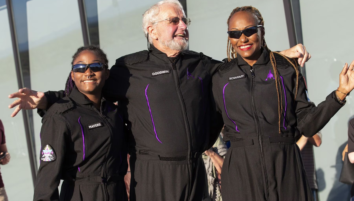 Los tres tripulantes de la primera expedición con Virgin Galactic. Foto: Especial
