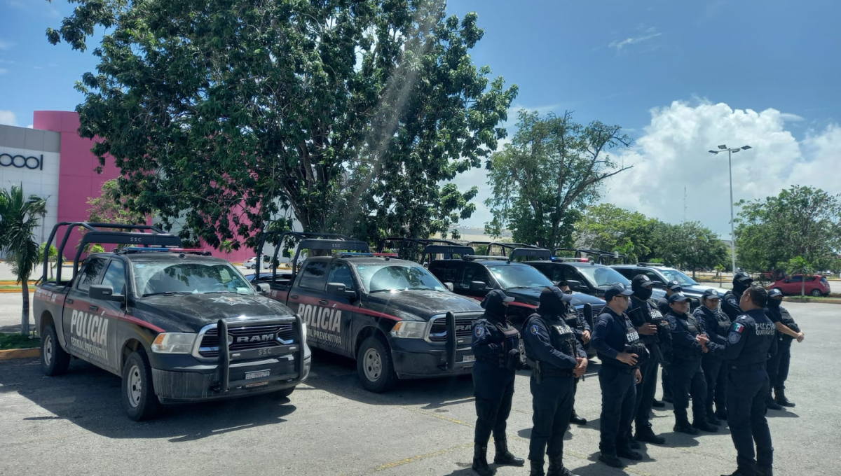 Los policías también acusan de amenazas de arresto Los policías también acusan de amenazas de arresto