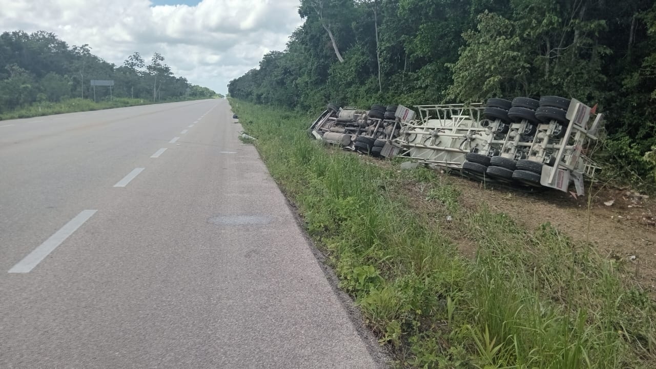 No se registraron heridos en el accidente en la vía corta Chetumal - Mérida No se registraron heridos en el accidente en la vía corta Chetumal - Mérida