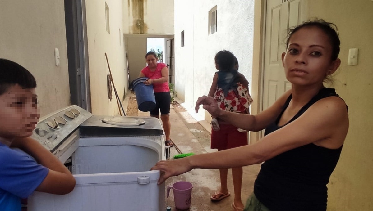 La falta de agua y los cortes de luz tienen cansados a los vecinos