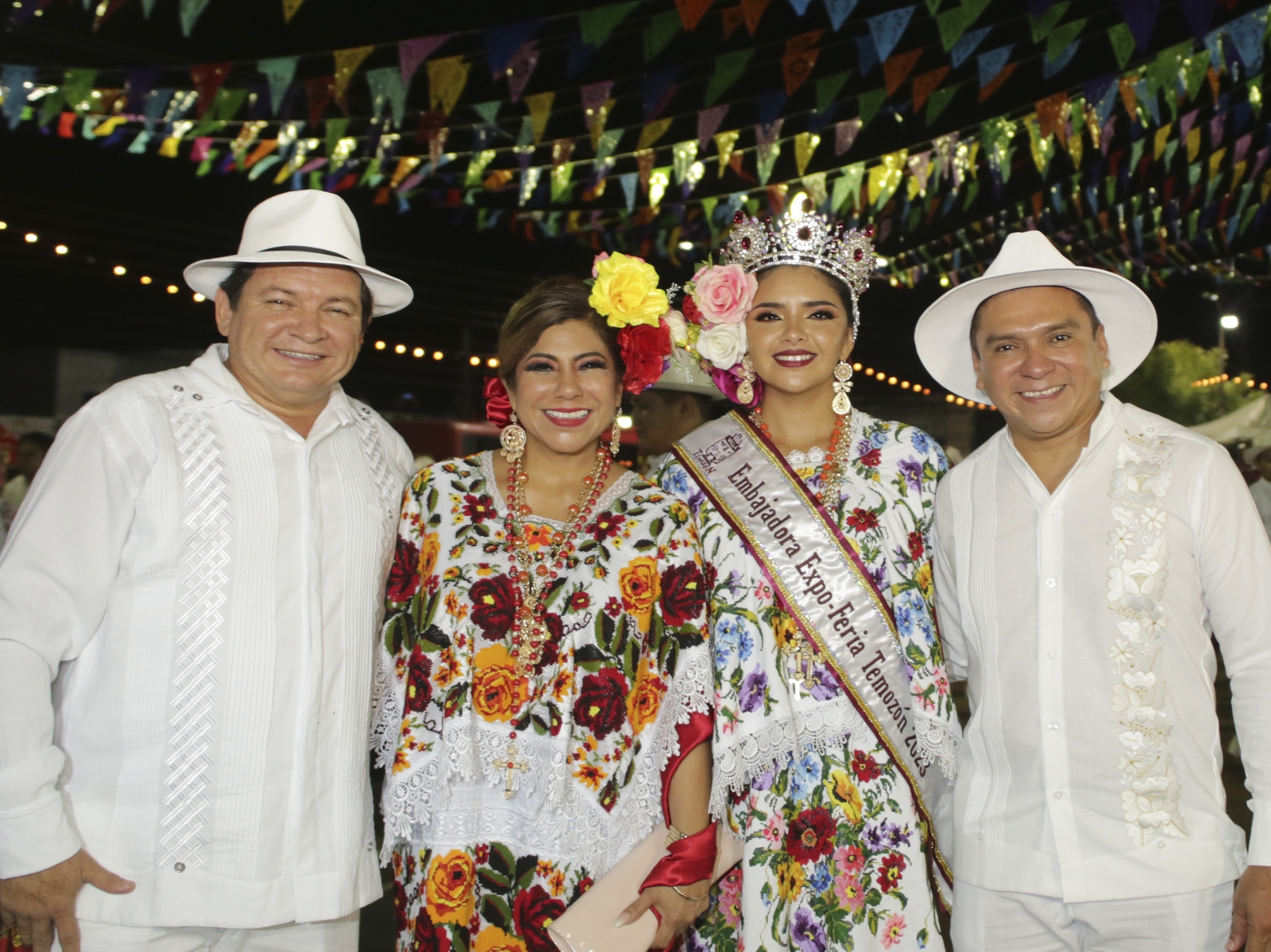 Huacho Díaz Mena y su esposa se sumaron a las parejas de jaraneros
