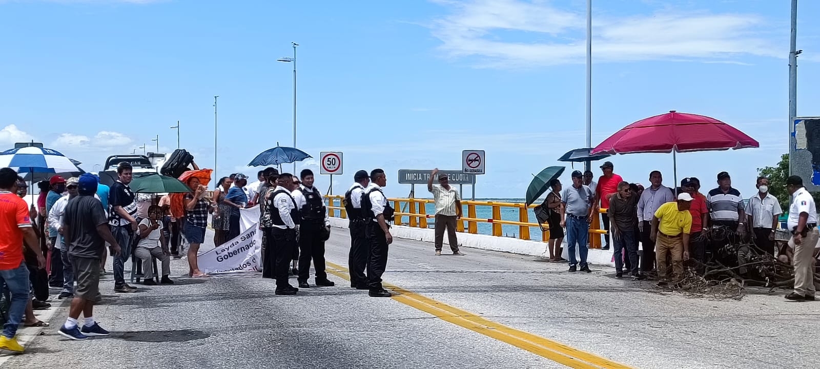 Los jubilados presionan a la Unacar para recibir sus pagos
