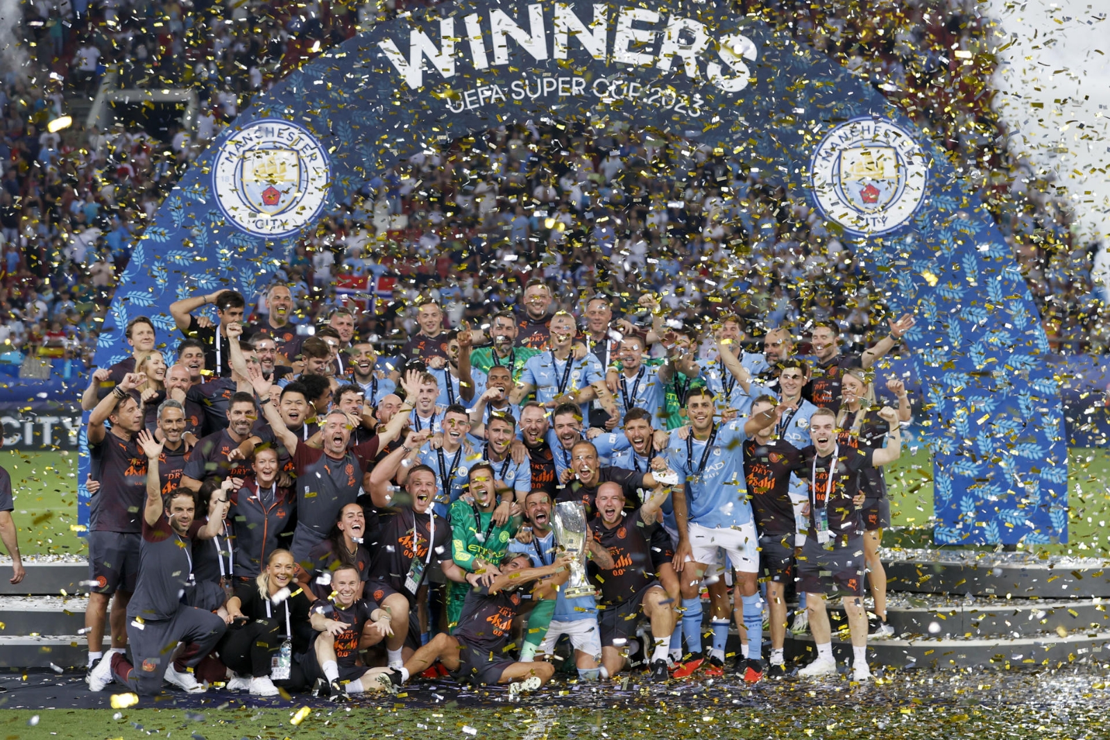 El Manchester City se coronó por primera vez en su historia campeón de la Supercopa de Europa tras vencer en penaltis al Sevilla