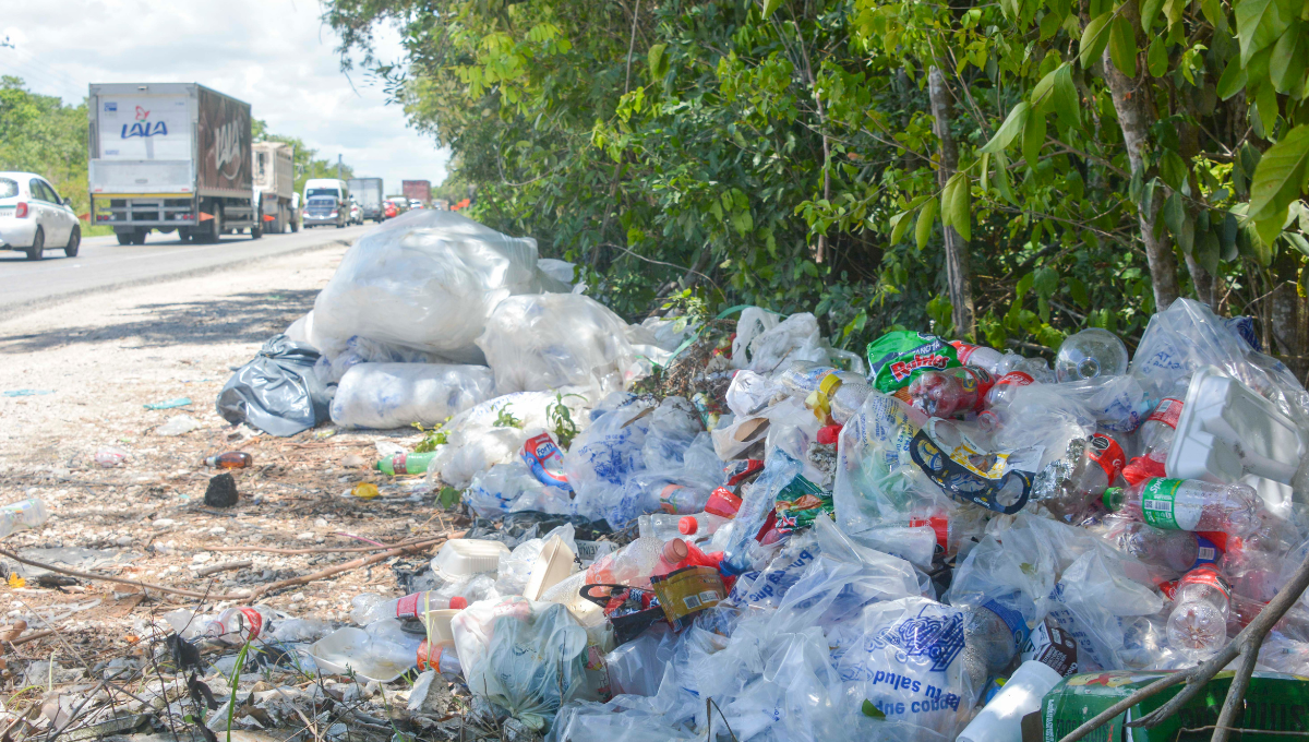 Los automovilistas pueden apreciar una enorme acumulación de basura al final de boulevard Colosio Los automovilistas pueden apreciar una enorme acumulación de basura al final de boulevard Colosio
