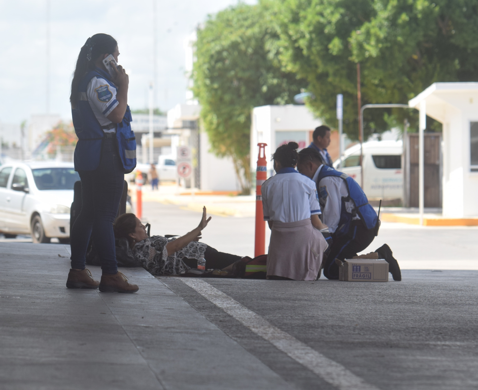 La mujer tuvo que cancelar su viaje para ser trasladada al hospital