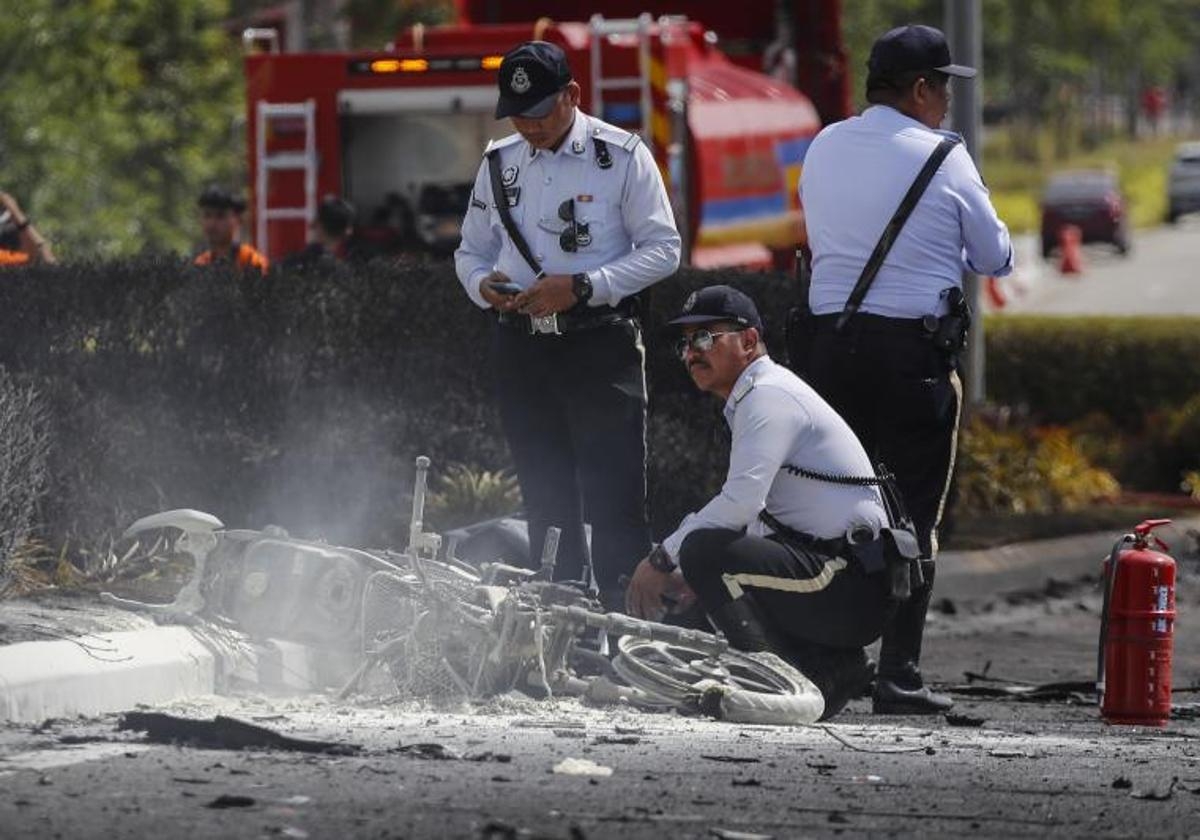 Al menos 10 muertos por accidente de avioneta en Malasia Al menos 10 muertos por accidente de avioneta en Malasia