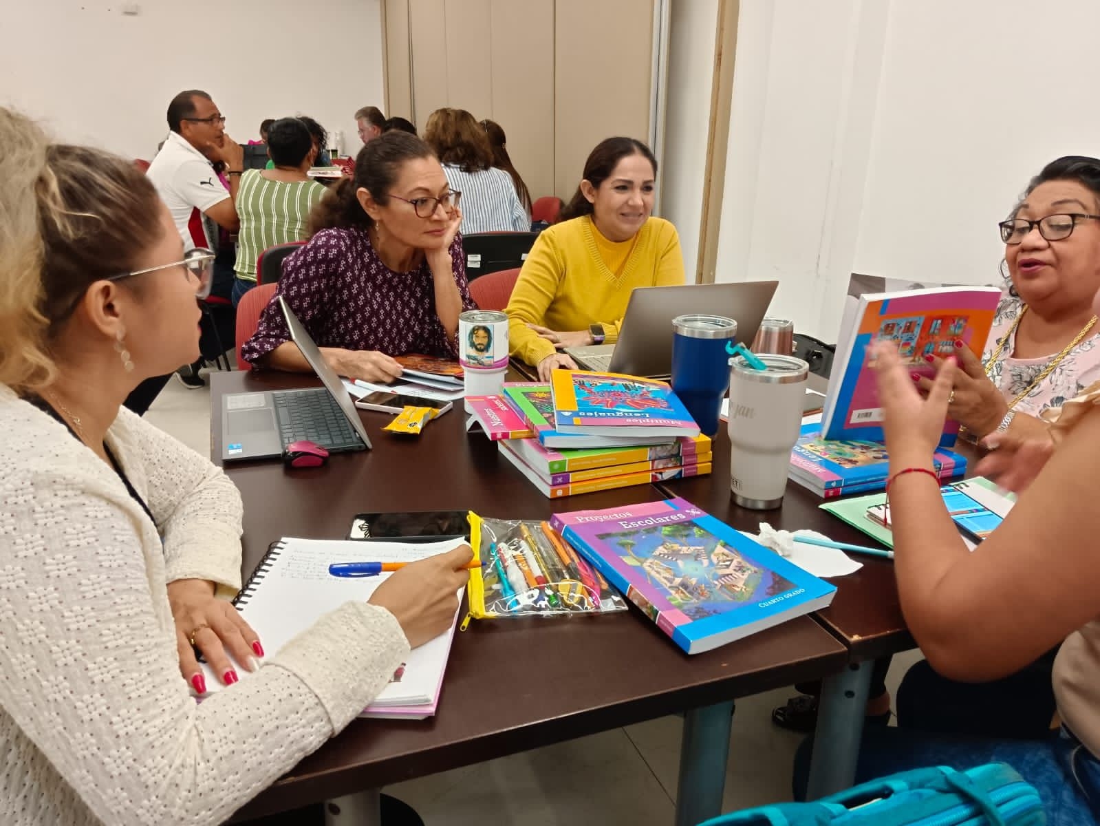 Los libros de la SEP serán analizados en Yucatán para evaluar su distribución Los libros de la SEP serán analizados en Yucatán para evaluar su distribución