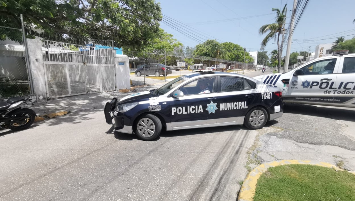 Los elementos procedieron a esposar a esta persona y trasladarla de inmediato a las instalaciones del Ministerio Público Los elementos procedieron a esposar a esta persona y trasladarla de inmediato a las instalaciones del Ministerio Público