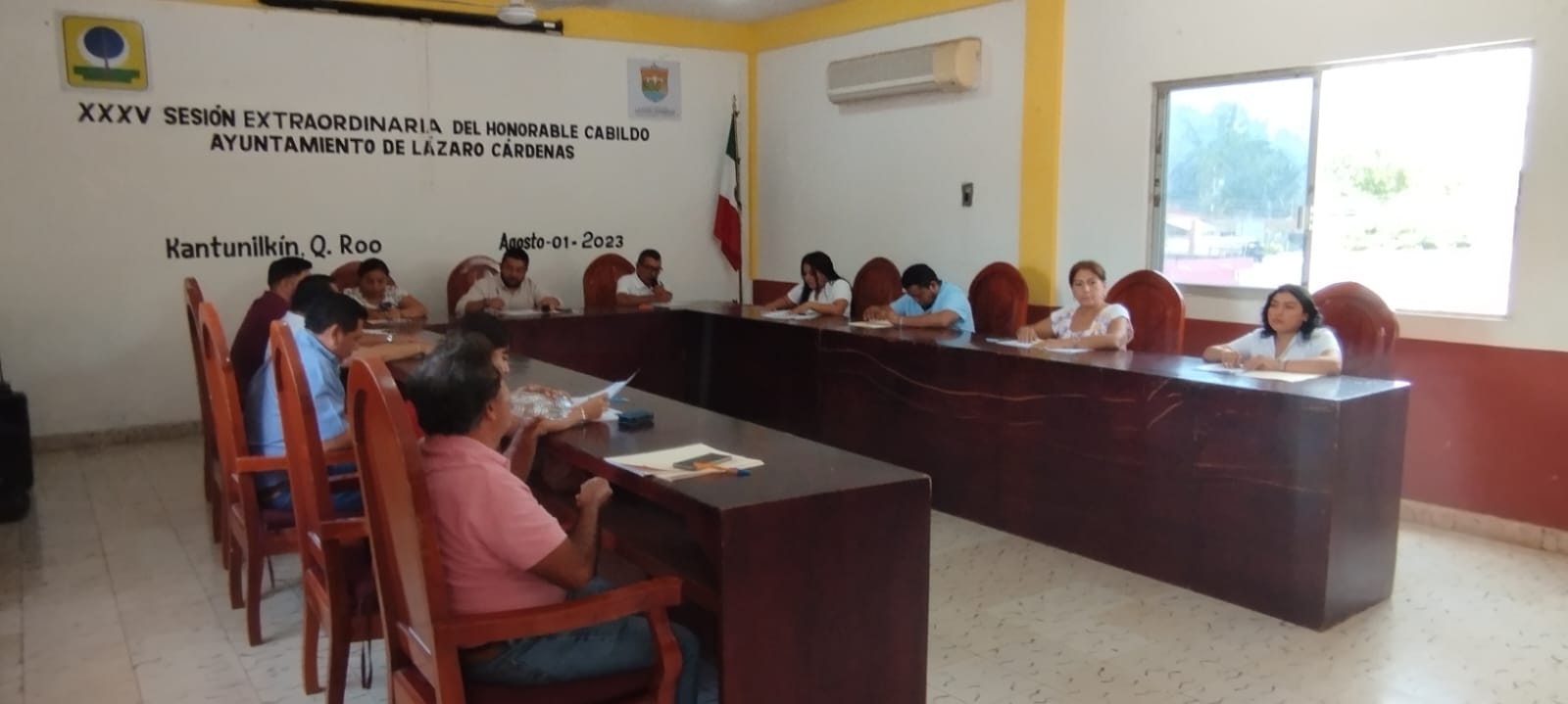Durante la Trigésima Quinta Sesión Extraordinaria sólo un funcionario se abstuvo Durante la Trigésima Quinta Sesión Extraordinaria sólo un funcionario se abstuvo