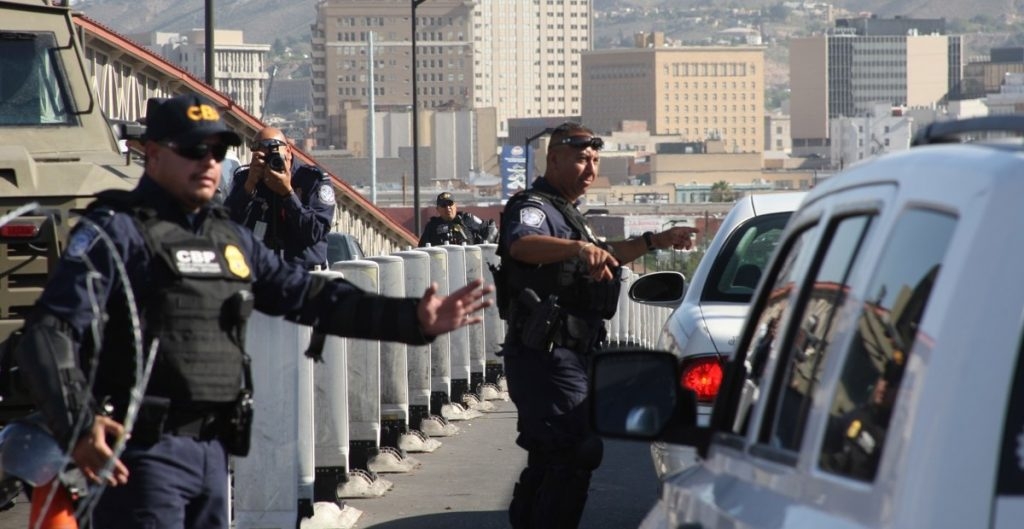 Arrestan a mujer por intentar ingresar a tres niños mexicanos en EU