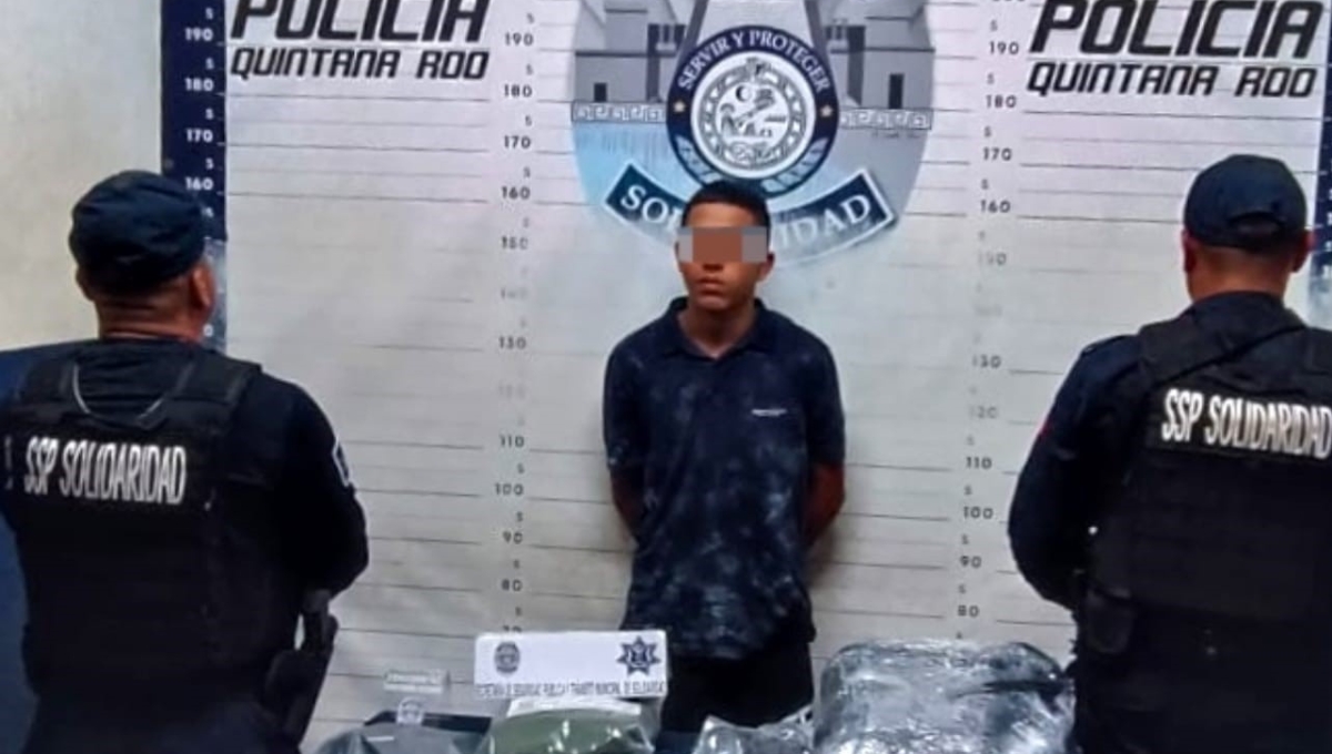 Atrapan a joven por robar un auto en el estacionamiento de Walmart en Playa del Carmen