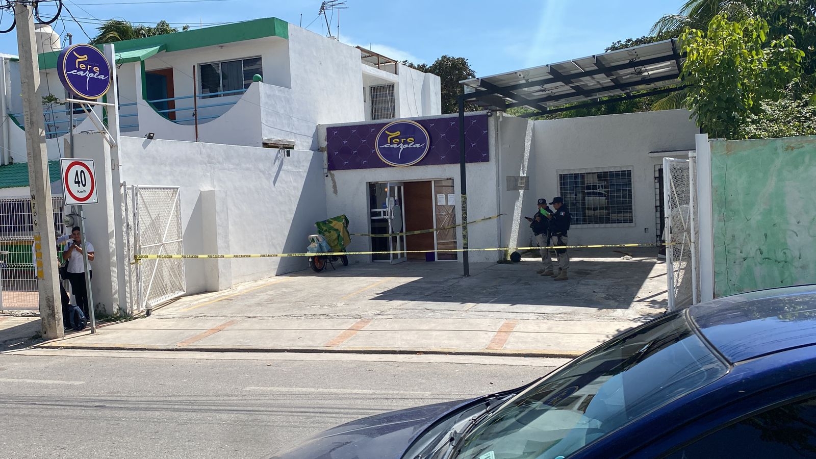 El hombre amenazó a la empleada con un cuchillo