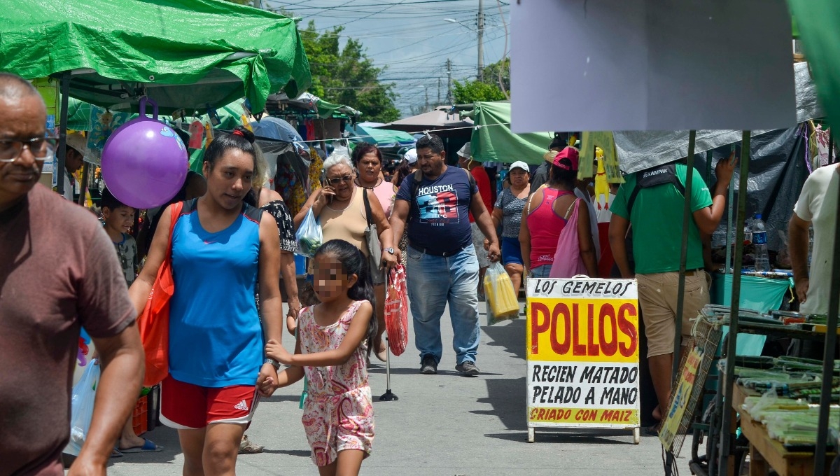 Algunos cambian de tianguis cada día, esperando vender más, sobre todo los fines de semana Algunos cambian de tianguis cada día, esperando vender más, sobre todo los fines de semana