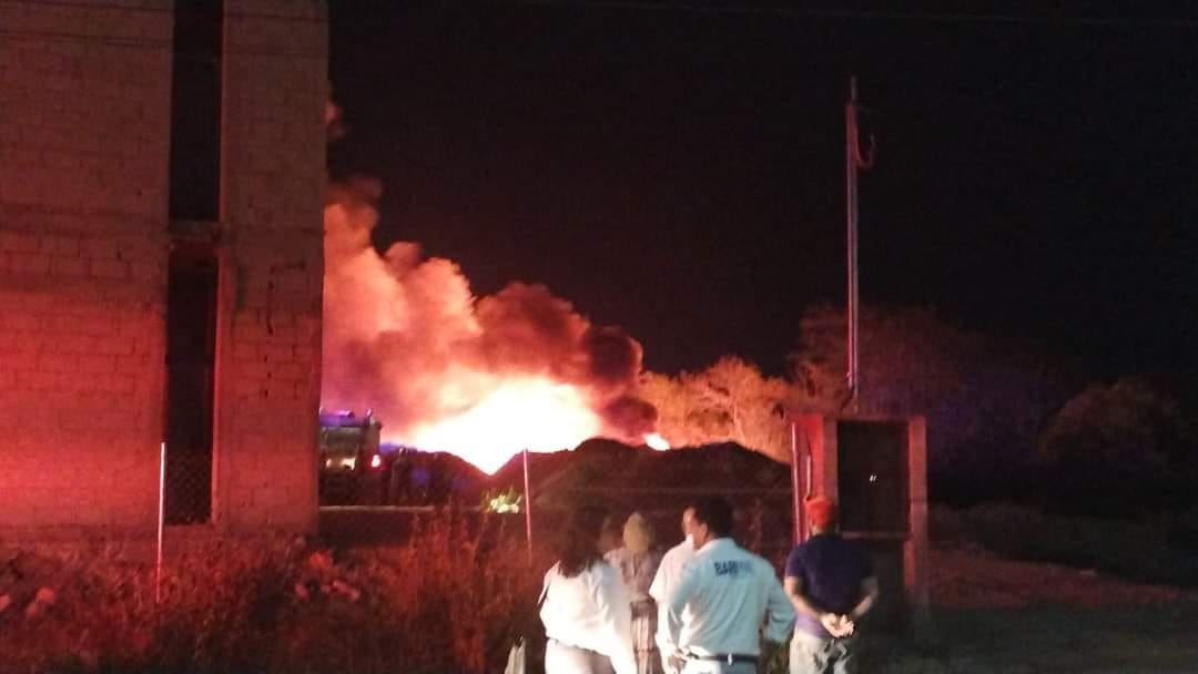 Fuerte incendio consume terrenos baldíos en Kanasín