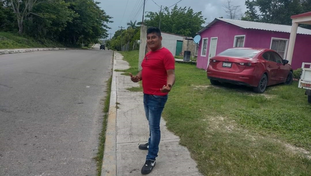 El hombre salió a bordo de su motocicleta para vender el pan en comunidades de Candelaria