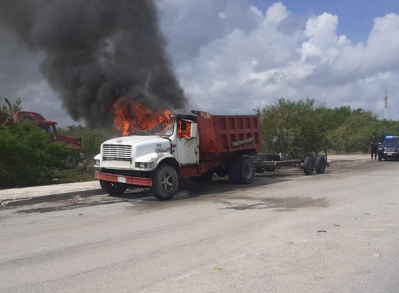 El conductor resultó ileso pese a casi morir calcinado