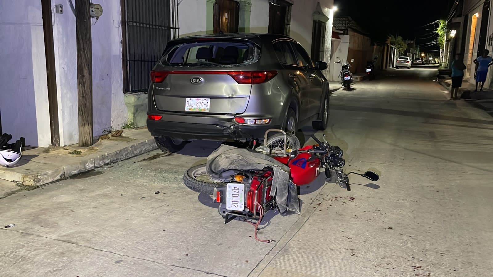 Motociclista se estrella contra una camioneta en Campeche Motociclista se estrella contra una camioneta en Campeche