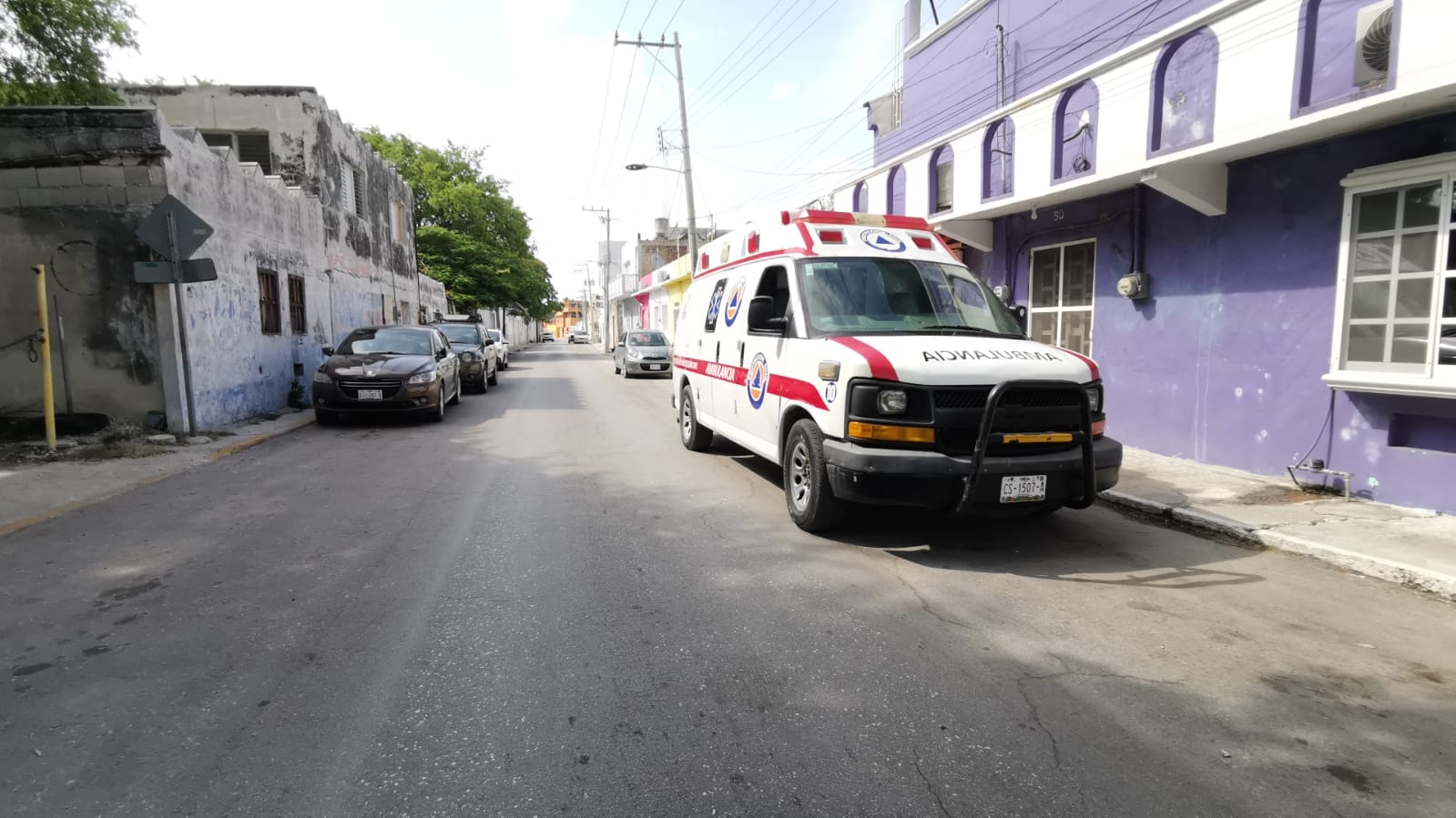 Rescatan a hombre tras caer al agua del Malecón en Ciudad del Carmen