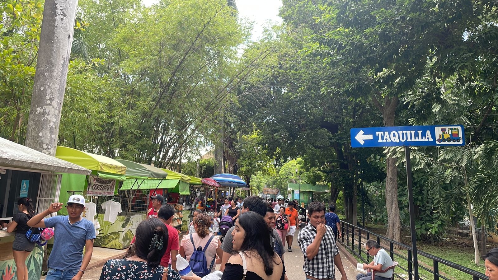 Niños y grandes disfrutan de este último domingo vacacional