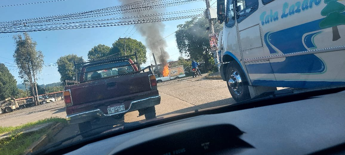 Varios vehículos y comercios fueron quemados en Michoacán Varios vehículos y comercios fueron quemados en Michoacán