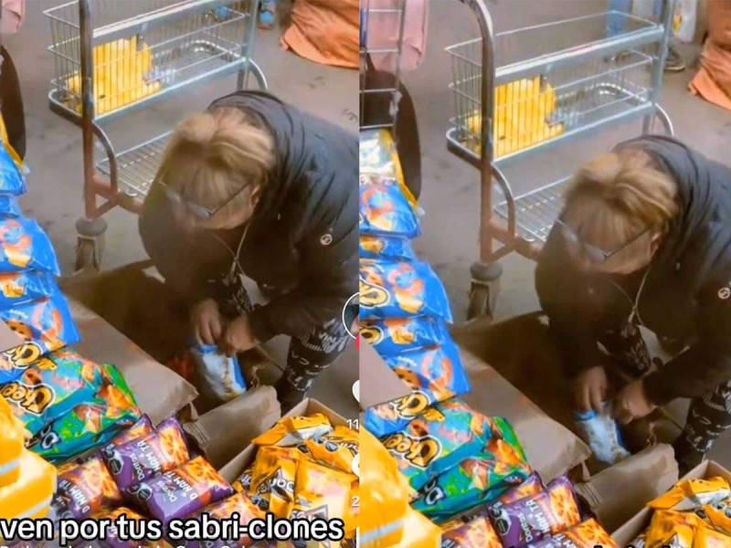 Exhiben a mujer empaquetando Sabritas pirata en algún puesto de la CDMX; usuarios se burlan de la situación y los nombran “sabriclones”
