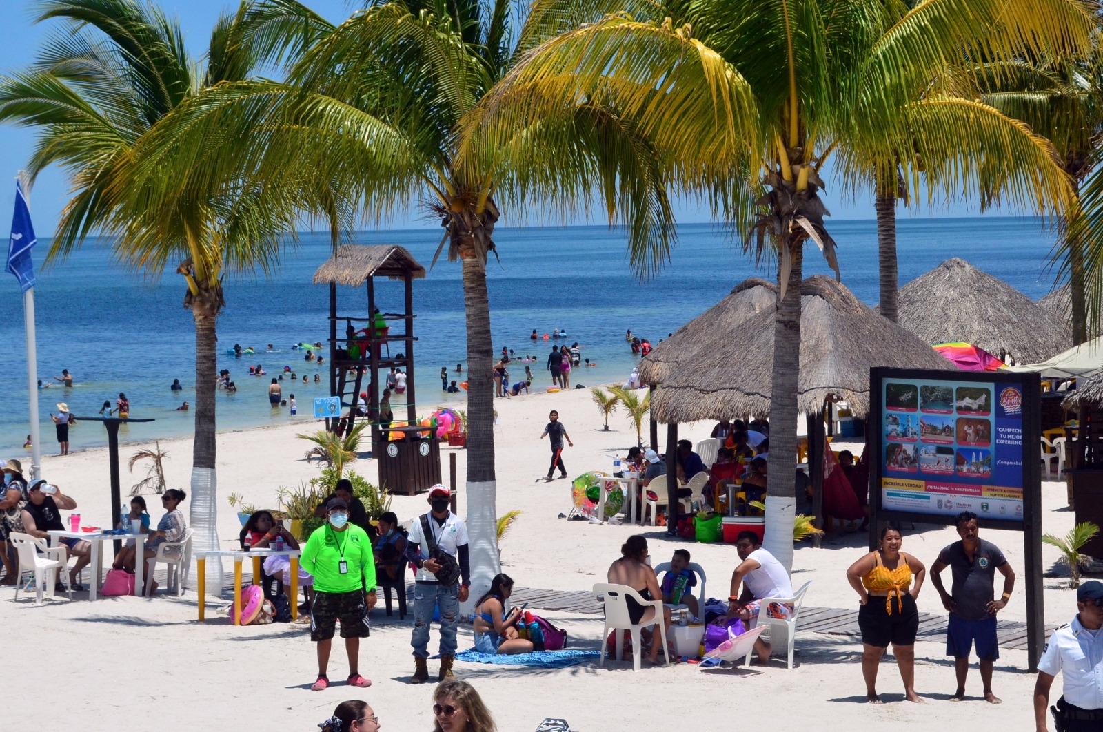 Hay gran afluencia en Playa Bonita en Campeche por el Verano