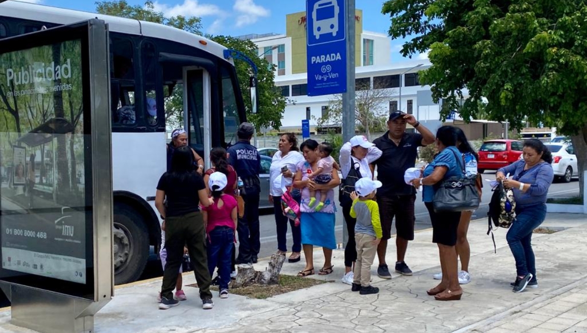 En el lugar se ven personas del municipio de Yucatán