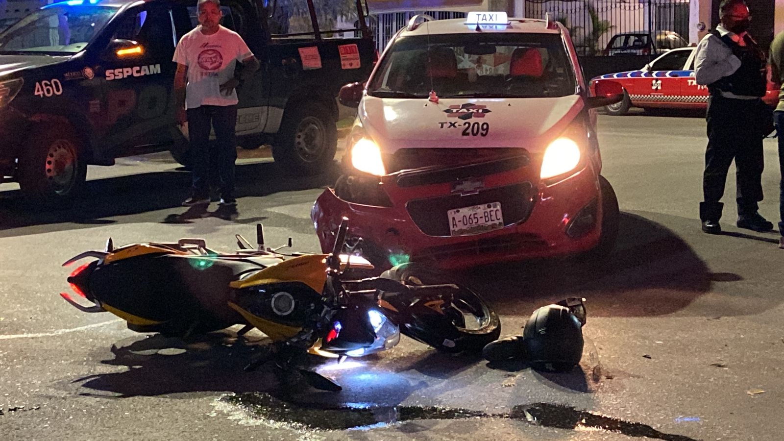 El motociclista terminó con lesiones en las piernas El motociclista terminó con lesiones en las piernas