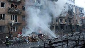 Bombardeo ruso contra ciudad del este de Ucrania deja al menos cinco muertos
Bombardeo ruso contra ciudad del este de Ucrania deja al menos cinco muertos