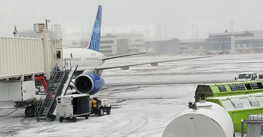 Miles de vuelos cancelados y retrasados en EU