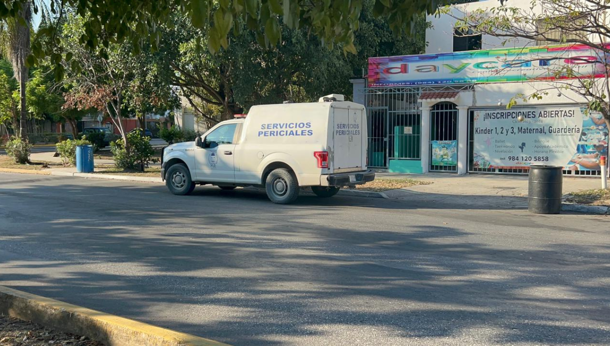 El joven fue hallado colgado del protector de metal de una ventana