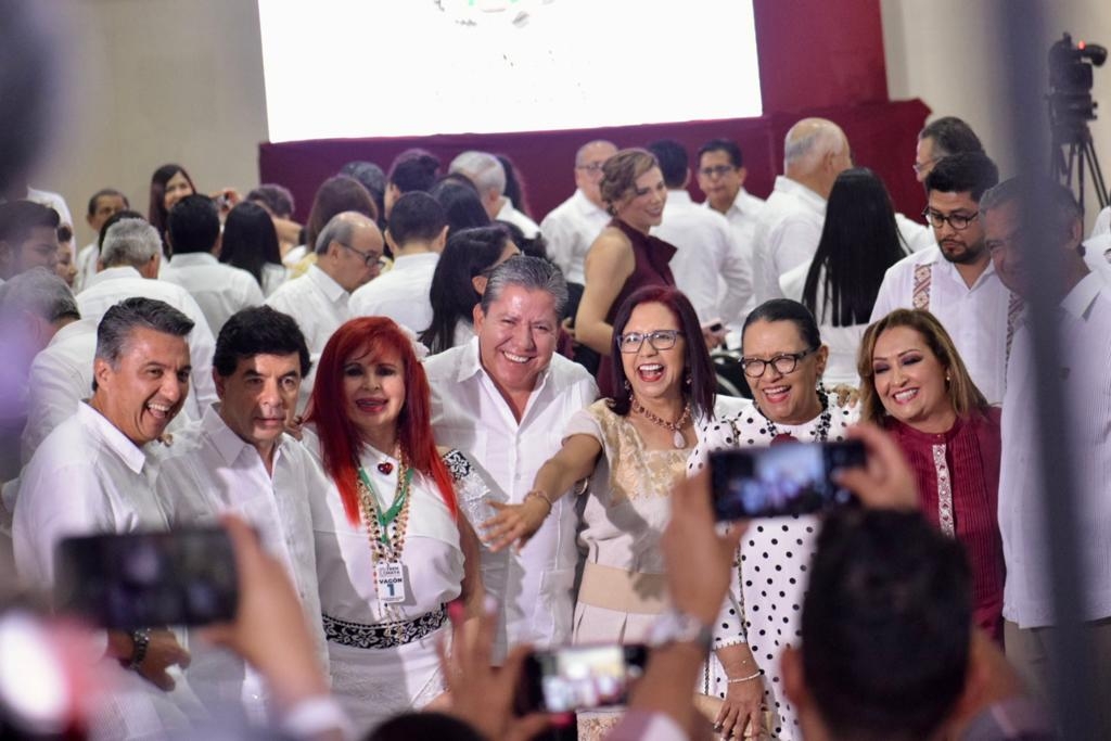 Secretarios de Gobierno y gobernadores llegaron al Quinto Informe de AMLO Secretarios de Gobierno y gobernadores llegaron al Quinto Informe de AMLO
