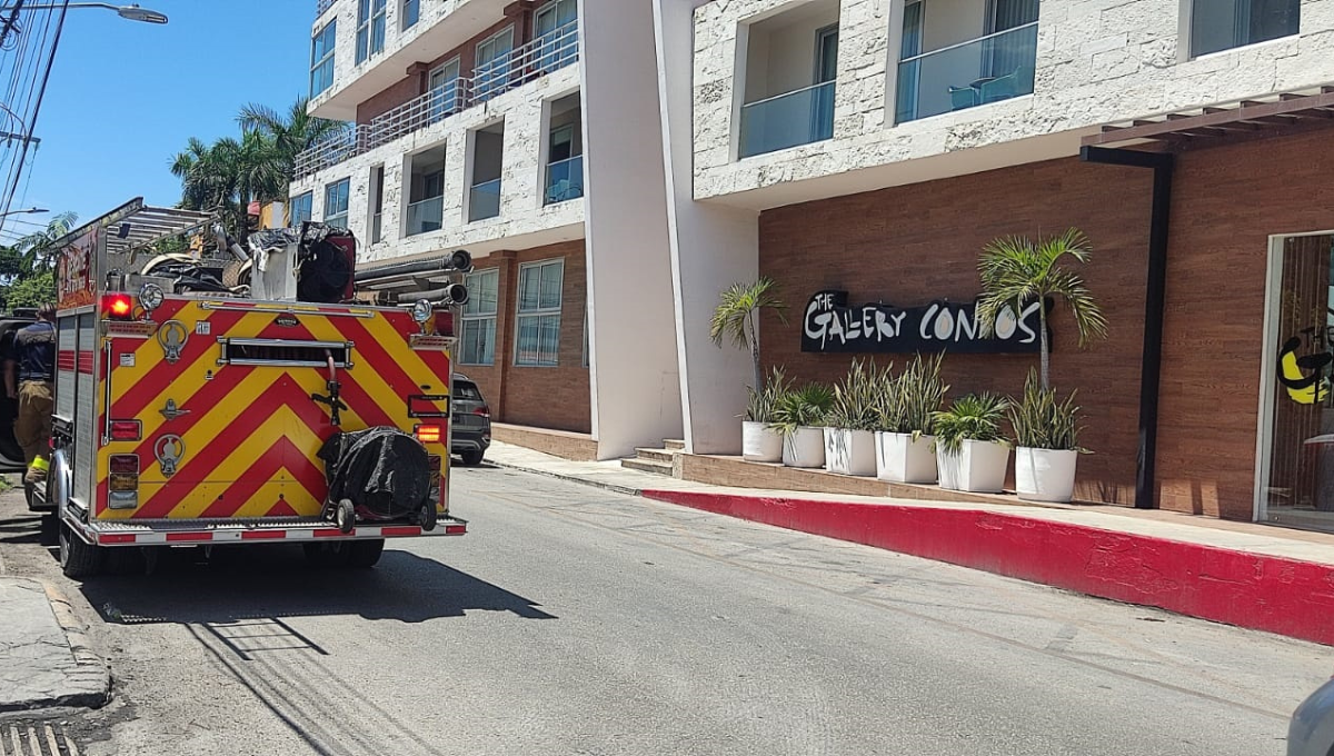 Uno de los bomberos señaló que el problema de los elevadores se debe a los apagones