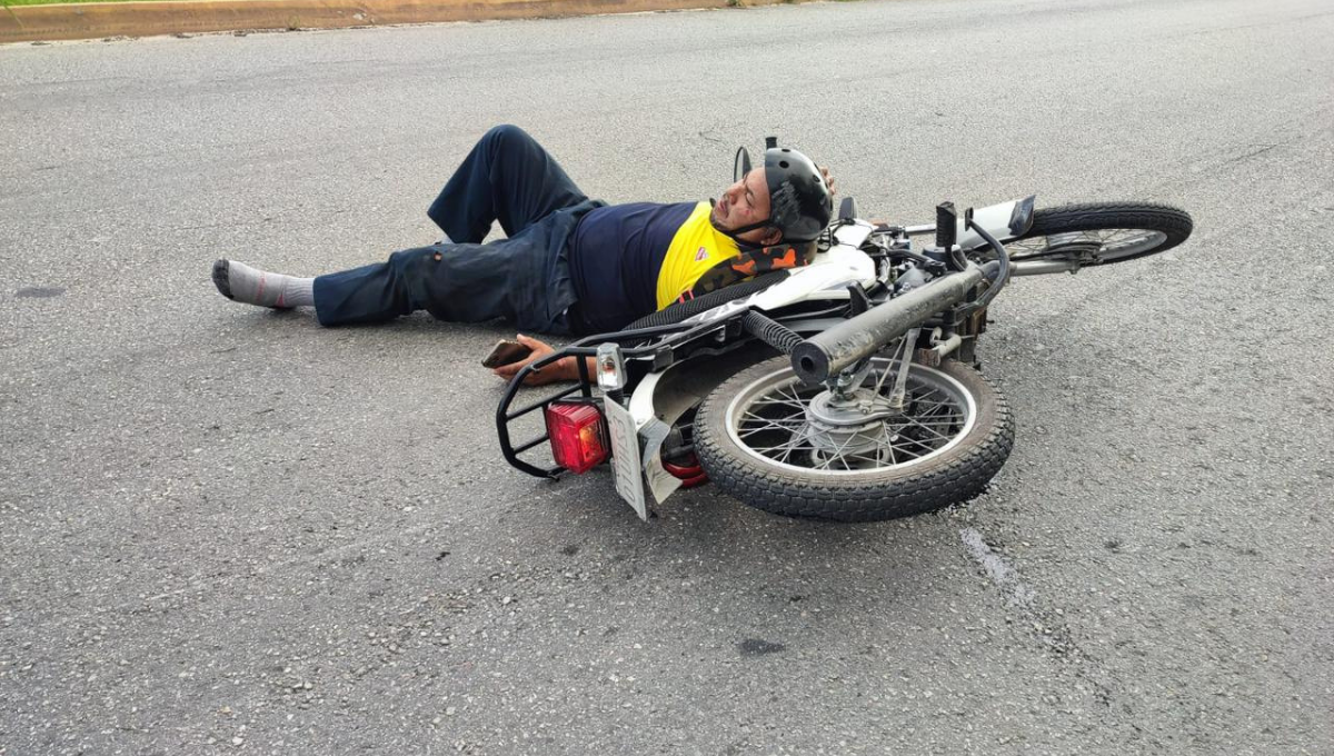Motociclista derrapa por culpa de un perro en la Región 231 en Cancún