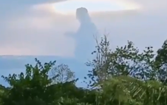 Nube con forma de 'Godzila' sorprende a miles de internautas Nube con forma de 'Godzila' sorprende a miles de internautas