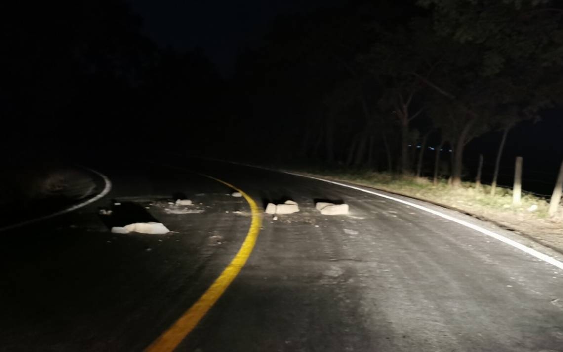 Los asaltantes tiran piedras para provocar daños en las llantas
