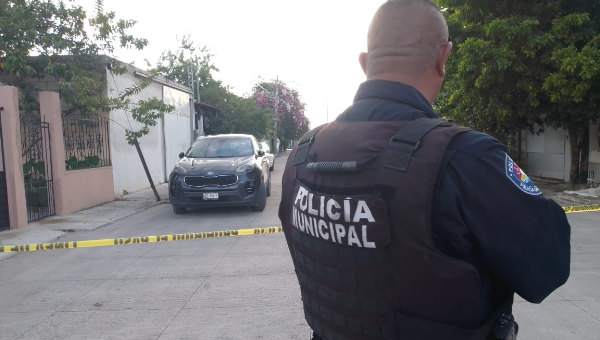 La fachada del inmueble presentaba daños producidos por proyectil de arma de fuego La fachada del inmueble presentaba daños producidos por proyectil de arma de fuego