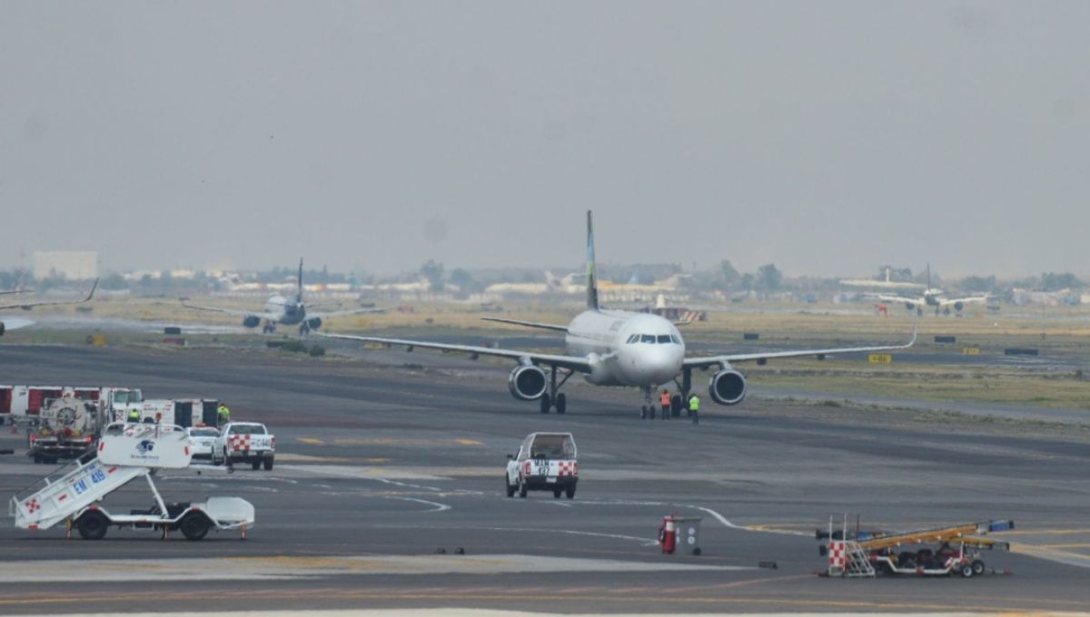 Marina toma control de la Terminal 2 del AICM e iza bandera por primera vez